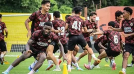 Pemain Semen Padang FC saat sesi latihan beberapa waktu lalu( poto : langgam.id )