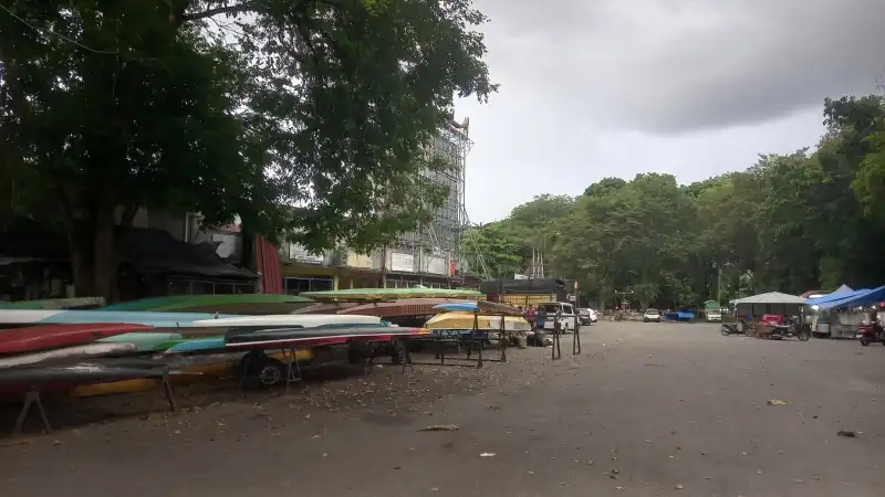 Proses relokasi sekretariat cabor di kawasan GOR Haji Agus Salim Padang mulai berjalan pada Selasa (16/6/2026).( poto : langgam.id )
