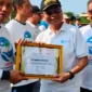 Pemprov Sumbar menyerahkan penghargaan tersebut pada acara puncak peringatan di halaman Kantor Gubernur Sumatera Barat, Kota Padang, Minggu (14/6/2026).( padangkita.com )