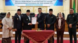 DPRD Kota Padang Panjang bersama Pemerintah Kota Padang Panjang menyepakati Pertanggungjawaban APBD 2025.( poto : infosumbar.net )