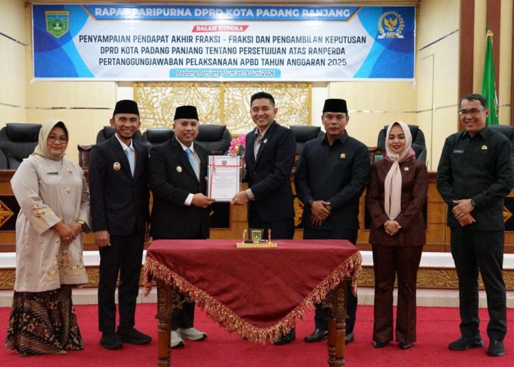 DPRD Kota Padang Panjang bersama Pemerintah Kota Padang Panjang menyepakati Pertanggungjawaban APBD 2025.( poto : infosumbar.net )