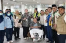 Dua jemaah haji Debarkasi Padang yang sebelumnya menjalani perawatan di Arab Saudi, akhirnya kembali menginjakkan kaki di Ranah Minang.( poto : padangkita.com )