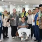 Dua jemaah haji Debarkasi Padang yang sebelumnya menjalani perawatan di Arab Saudi, akhirnya kembali menginjakkan kaki di Ranah Minang.( poto : padangkita.com )