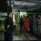 Puluhan Personel Satuan Polisi Pamong Praja (Satpol PP) Kota Padang turut diperbantukan bergagung bersama Dinas Perdagangan Kota Padang. ( poto : padangkita.com )