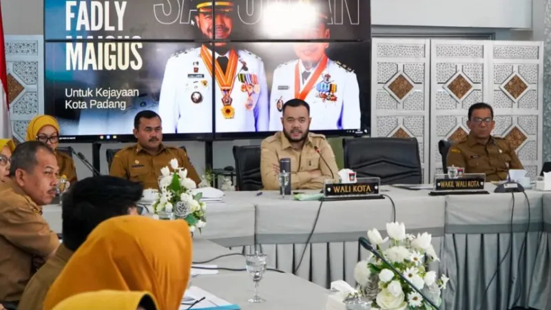 Wali Kota Padang Fadly Amran saat memaparkan hasilSurvei Penilaian Integritas (SPI) Oleh Komisi Pemberantasan Korupsi (KPK) Republik Indonesia .( poto : padangkita.com)