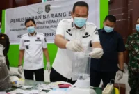 Wali Kota Pariaman, Yota Balad menghadiri pemusnahan barang bukti hasil tindak pidana yang telah memiliki kekuatan hukum tetap atau inkrah.( poto : padangkita.com )