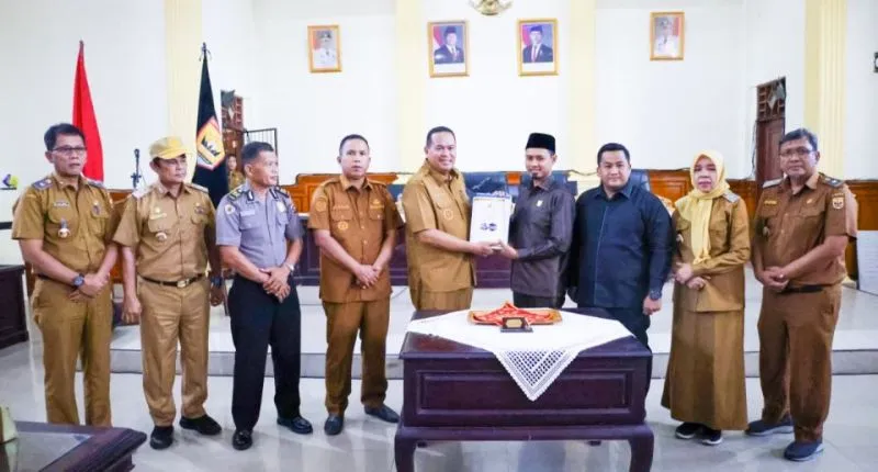 Wali Kota Pariaman, Yota Balad, menyampaikan LPJ APBD Pariaman 2025 sekaligus Laporan Keuangan Pemerintah Daerah (LKPD) Tahun Anggaran 2025.( poto : padangkita.com )