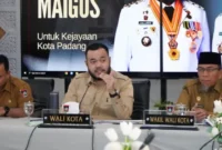 Wali Kota Padang Fadly Amran menegaskan bahwa seluruh OPD harus bergerak lebih cepat dan inovatif dalam menggali Pendapatan Asli Daerah (PAD).( poto : padangkita.com )