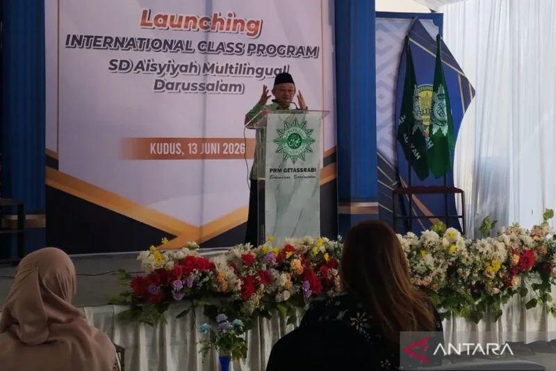 Mendikdasmen Abdul Mu'ti di Desa Getassrabi, Kecamatan Gebog, Kabupaten Kudus, Jawa Tengah, Sabtu (13/6/2026). ( poto : ANTARA/Akhmad Nazaruddin Lathif )