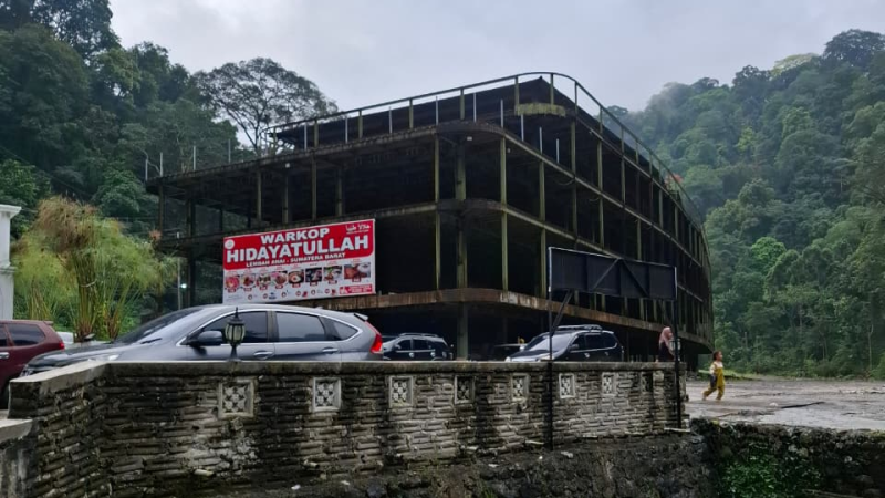 Salah satu bangunan yang terletak di kawasan Lembah Anai.( poto : langgam.id )