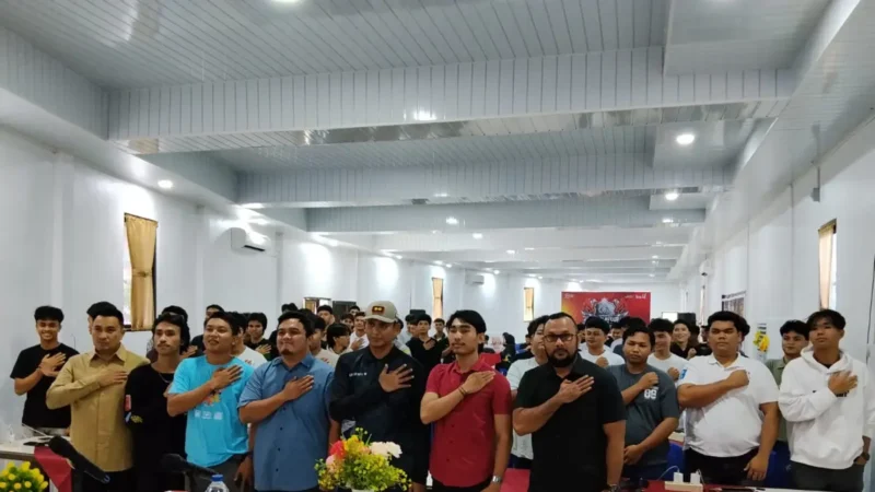 Kapolres Dharmasraya AKBP Kartyana Widyarso Wardoyo Putro membuka Turnamen E-Sport Kapolri Cup.( poto : padek.jawapos.com )