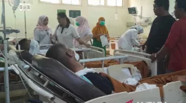 Korban kebakaran akibat ledakan di kamar mesin KMP Aceh Hebat 2 di IGD RSUDZA Banda Aceh, Jumat (12/6/2026). ANTARA/M Haris SA.