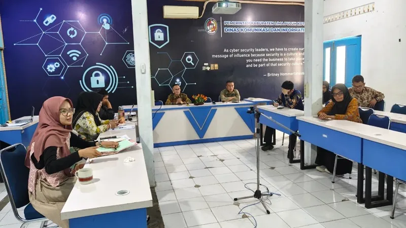 Diskominfo Kabupaten Lima Puluh Kota turut mengikuti Sosialisasi Pemerintah Digital (Pemdi) yang diselenggarakan oleh KemenPANRB secara daring melalui Zoom Meeting, Kamis (25/6/2026). ( poto : sumbardayli.com )