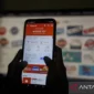 Nasabah mengakses aplikasi e-commerce dengan layanan paylater atau Buy Now Pay Later.( ilustrasi poto : ANTARA )