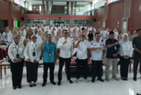 Para peserta foto bersama dalam sosialisasi penguatan program jaminan sosial ketenagakerjaan kepada pemerintahan nagari se-Kabupaten Pasaman di Lubuk Sikaping, Rabu (24/6).( poto : padek.jawapos.com )