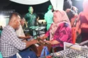 Pertunjukan musik tradisional Katumbak yang digelar Ota Lapau Club (OLC) di kawasan Stasiun Kereta Api Pariaman, Jumat (26/6/2026) malam.( poto : padek.jawapos.com )