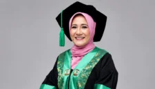 Prof Dr dr Rima Semiarty MARA FiSPH FISCM SpKKLP Guru Besar Unand Bidang Ilmu Administrasi Layanan Kesehatan, Fakultas Kedokteran Universitas Andalas.Poto : padek.jawapos.com )