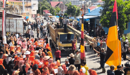Penyambutan Tiang Karamentang di Rio Mendiho