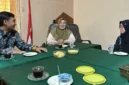 Senior Manager Keuangan, Komunikasi dan Umum PLN UID Sumbar Bambang Santoso bersama jajaran melakukan koordinasi dengan Komisi Informasi Sumatera Barat di Padang, Jumat (26/6/2026).( poto : padek.jawapos.com )