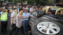 Kapolrestabes Medan Kombes Pol Jean Calvijn Simanjuntak (tengah).(poto: koranpadang.com).