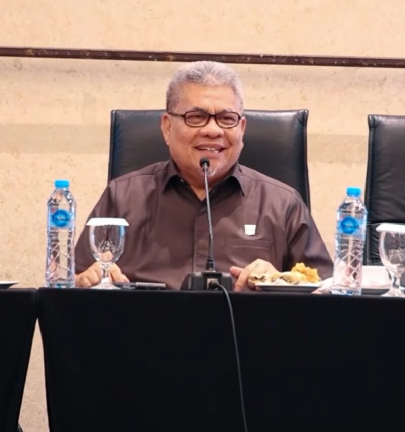 Ketua DPRD Provinsi Sumbar Muhidi membuka sekaligus menjadi narasumber dalam kegiatan Bimbingan Teknis (Bimtek) Kepala Sekolah SMA, SMK, dan SLB se-Sumatera Barat.( poto: koranpadang.com).