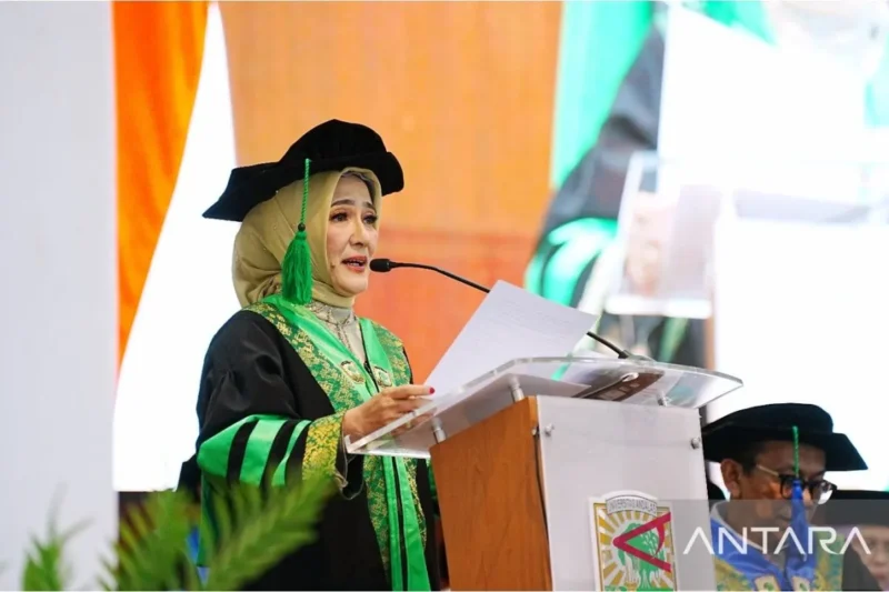 Guru Besar Administrasi Layanan  Kesehatan Fakultas Kedokteran Universitas Andalas Prof Rima Semiarty.( poto : ANTARA ).