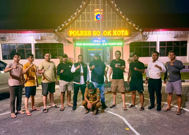 Oknum ASN Samsat Kota Solok diduga menggelapkan dana pajak kendaraan Rp7,7 juta.( poto : infosumbar.net)