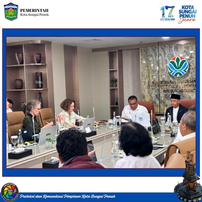 Wali Kota Sungai Penuh Alfin, S.H. bersama Gubernur Jambi Dr. H. Al Haris menggelar audiensi langsung dengan Kementerian Lingkungan Hidup/Badan Pengendalian Lingkungan Hidup (BPLH) Republik Indonesia di Jakarta pada Senin (20/7/2026).(poto: prokopim Sungai Penuh).