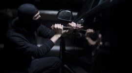 Aksi pecah kaca mobil kembali terjadi di Jati Padang, pelaku menggasak uang jutaan rupiah.(poto: Otomotif Kompas)