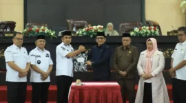 Lembaga legislatif ini resmi menyetujui Ranperda Pertanggungjawaban APBD 2025 untuk ditetapkan menjadi Peraturan Daerah.(poto: kabarsumbar.com).