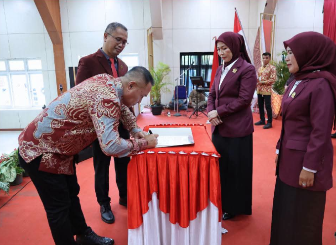 Wali Kota Sungai Penuh Alfin SH menghadiri agenda pelantikan pengurus DPD PPNI Sungai Penuh periode 2026-2031 di ruang aula utama pada Sabtu, 25 Juli 2026.(poto: prokopim).