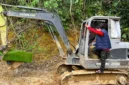 Alat berat yang diamankan Timsus Ditreskrimsus Polda Sumbar bersama dua operator yang melakukan penambangan emas secara ilegal di Sangir Batang Hari, Solok Selatan.(poto: padangkita.com).