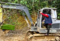 Alat berat yang diamankan Timsus Ditreskrimsus Polda Sumbar bersama dua operator yang melakukan penambangan emas secara ilegal di Sangir Batang Hari, Solok Selatan.(poto: padangkita.com).