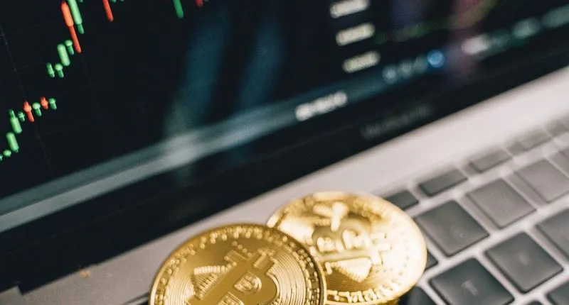 Ilustrasi perdagangan Bitcoin.( poto: padangkita.com).