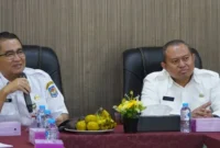 Direktur Jenderal Politik dan Pemerintahan Umum (Polpum) Kementerian Dalam Negeri (Kemendagri), Prof. Akmal Malik bersama Kepala Badan Kesbangpol Sumbar Mursalim.(poto: padangkita.com).