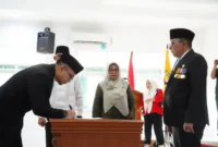 Bupati Tanah Datar Eka Putra memimpin langsung pelantikan pejabat baru demi memperkuat roda pemerintahan daerah.(poto: kabarsumbar.com).