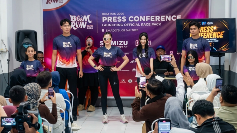 Panitia Blue Ocean Minang (BOM) Run 2026 resmi meluncurkan Official Race Pack dalam kegiatan Press Conference yang digelar di Emado's, Padang.( padangkita.com).