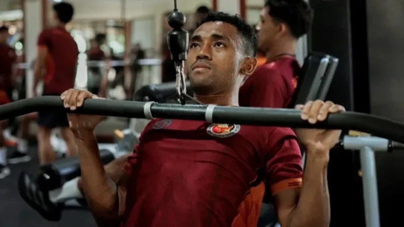 Pemain Semen Padang FC menjalani program latihan intensif di pusat kebugaran (gym).( poto: padangkita.com)