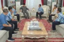 Mahyeldi Ansharullah menerima audiensi Kepala BMKG Stasiun Geofisika Padang Panjang, Suaidi Ahadi, di Istana Gubernur, Jumat (24/7/2026).(poto: radarsumbar.com).