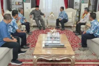Mahyeldi Ansharullah menerima audiensi Kepala BMKG Stasiun Geofisika Padang Panjang, Suaidi Ahadi, di Istana Gubernur, Jumat (24/7/2026).(poto: radarsumbar.com).