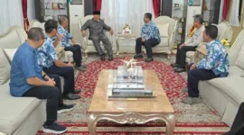 Mahyeldi Ansharullah menerima audiensi Kepala BMKG Stasiun Geofisika Padang Panjang, Suaidi Ahadi, di Istana Gubernur, Jumat (24/7/2026).(poto: radarsumbar.com).