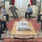 Mahyeldi Ansharullah menerima audiensi Kepala BMKG Stasiun Geofisika Padang Panjang, Suaidi Ahadi, di Istana Gubernur, Jumat (24/7/2026).(poto: radarsumbar.com).