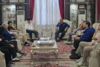 Gubernur Sumatera Barat Mahyeldi Ansharullah menyambut kepulangan karateka Sumbar SEAKF 2026 di Istana Gubernur Sumbar pada Minggu.(poto: radarsumbar.com)