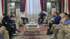Gubernur Sumatera Barat Mahyeldi Ansharullah menyambut kepulangan karateka Sumbar SEAKF 2026 di Istana Gubernur Sumbar pada Minggu.(poto: radarsumbar.com)