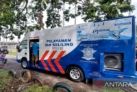 Polresta Padang kembali mengoperasikan bus SIM keliling untuk melayani warga yang hendak memperpanjang SIM A dan C.(poto: ANTARA).