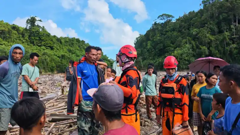 Balita hilang Muara Simatalu masih dicari Tim SAR Gabungan.( poto : langgam.id)