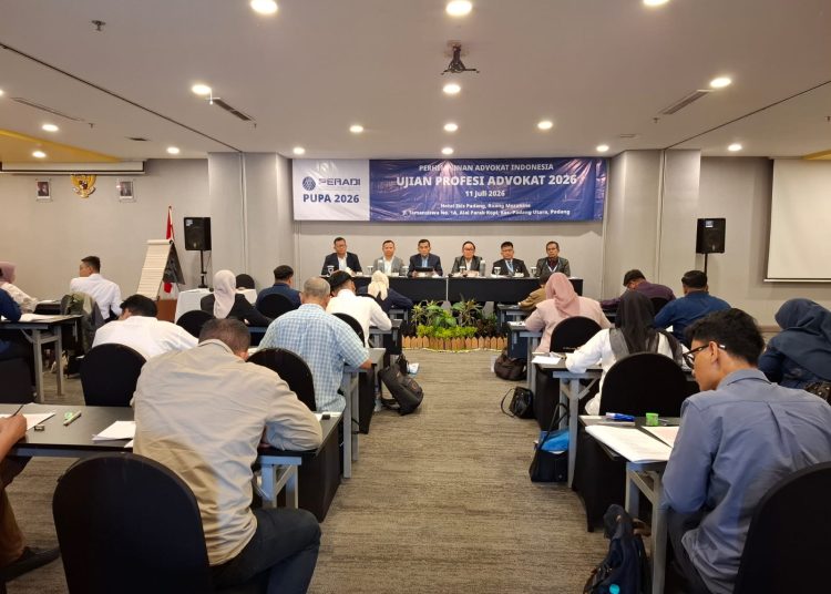 Sebanyak 3.643 peserta yang tersebar di 40 kota di Indonesia mengikuti Ujian Profesi Advokat Peradi secara serentak pada Sabtu (11/7/2026).(poto: infosumbar.net).