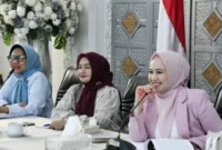 Ketua TP-PKK Kota Padang, Dian Puspita Fadly Amran saat memimpin rapat teknis persiapan menghadapinya Jambore PKK Sumbar.(poto: padangkita.com).