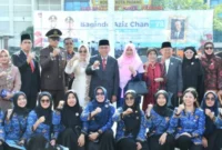 Wakil Wali Kota Padang, Maigus Nasir, berfoto bersama usai memimpin Upacara Peringatan Gugurnya Pahlawan Nasional Bagindo Aziz Chan ke-79 di Lapangan Upacara Balai Kota Aie Pacah.(poto: padangkita,com).