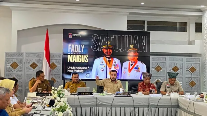 Wali Kota Padang Menerima Tim Monitoring Kementerian Dalam Negeri, Tinjau Proses Rehab Rekon Pasca Bencana.(poto: padangkita.com).